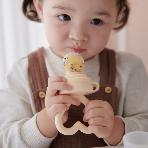 퍼기 국내생산 유아 실리콘 하트 아기 과즙망 아이보리