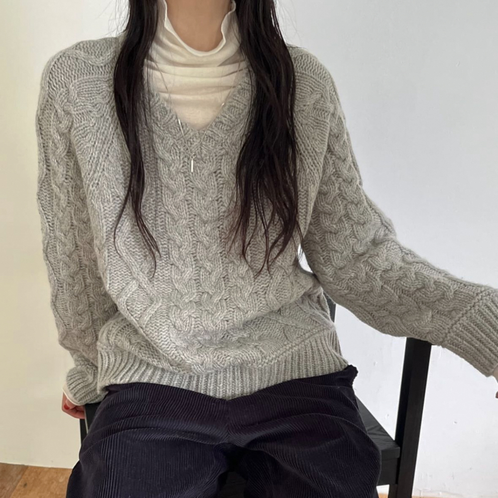 그레이 꽈배기 브이넥 울 도톰 겨울 스웨터 케이블니트