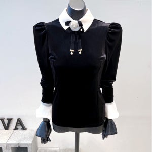 [VIVA] 24W 벨벳 꽃브로치 배색 나팔 블라우스