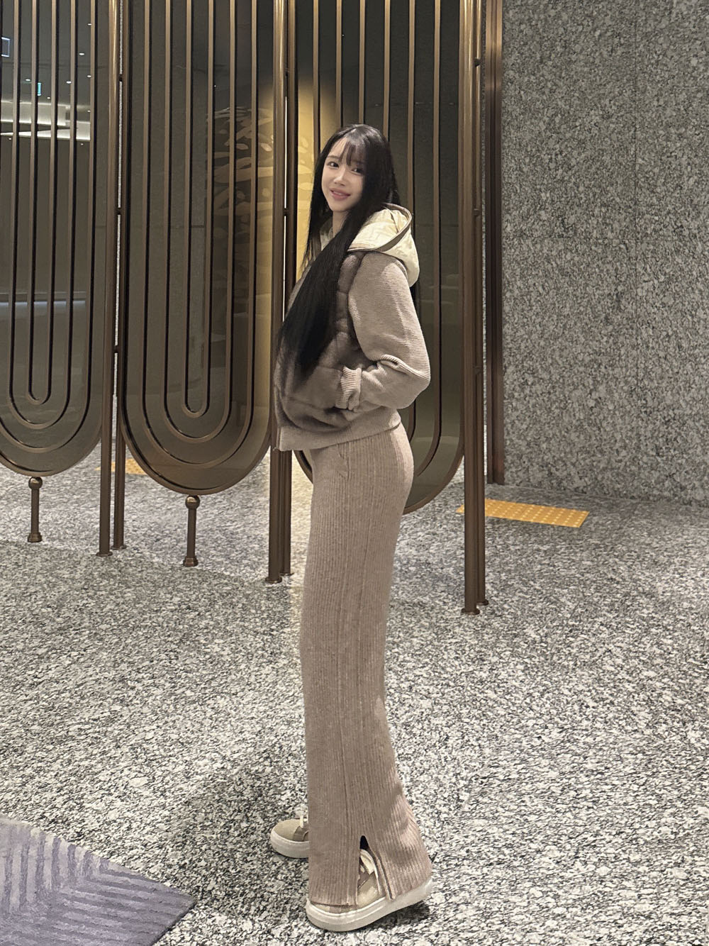 [🤍☁밍크원단/꾸안꾸룩☁] 패치 숄카라 머플러 투웨이 롱 코트 가디건 (수입) 상세 이미지 30