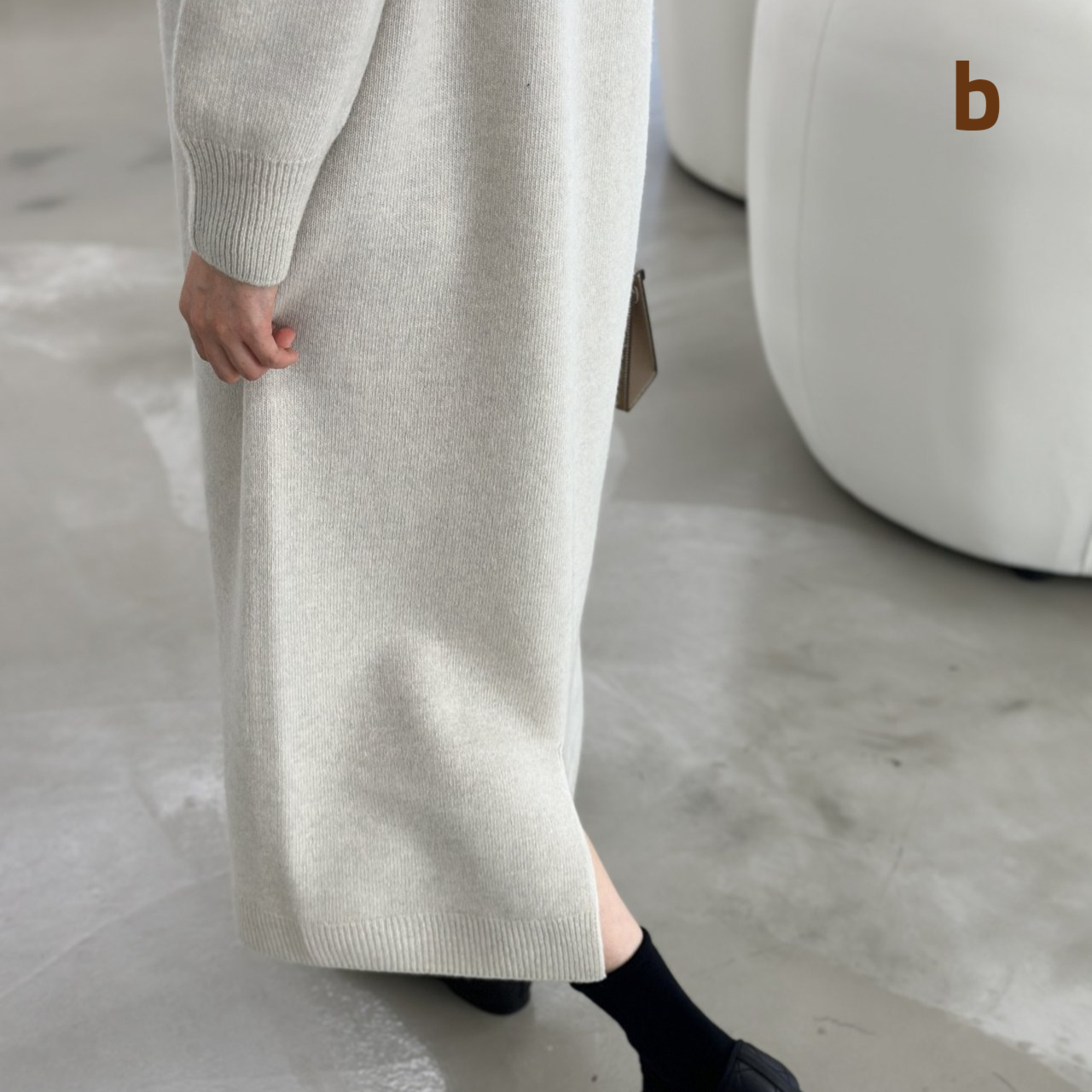 ov 말림 하이넥 니트원피스 홀가먼트 <b>루나</b> 더캐시 견장 캐시미어 울 롱 아이보리 차콜 블랙