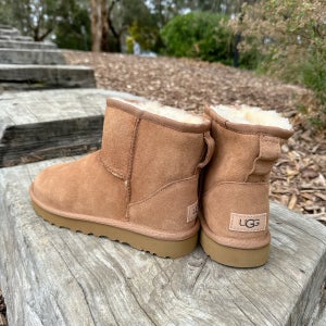 UGG 어그 우먼스 클래식미니 어그부츠 1016222-CHE