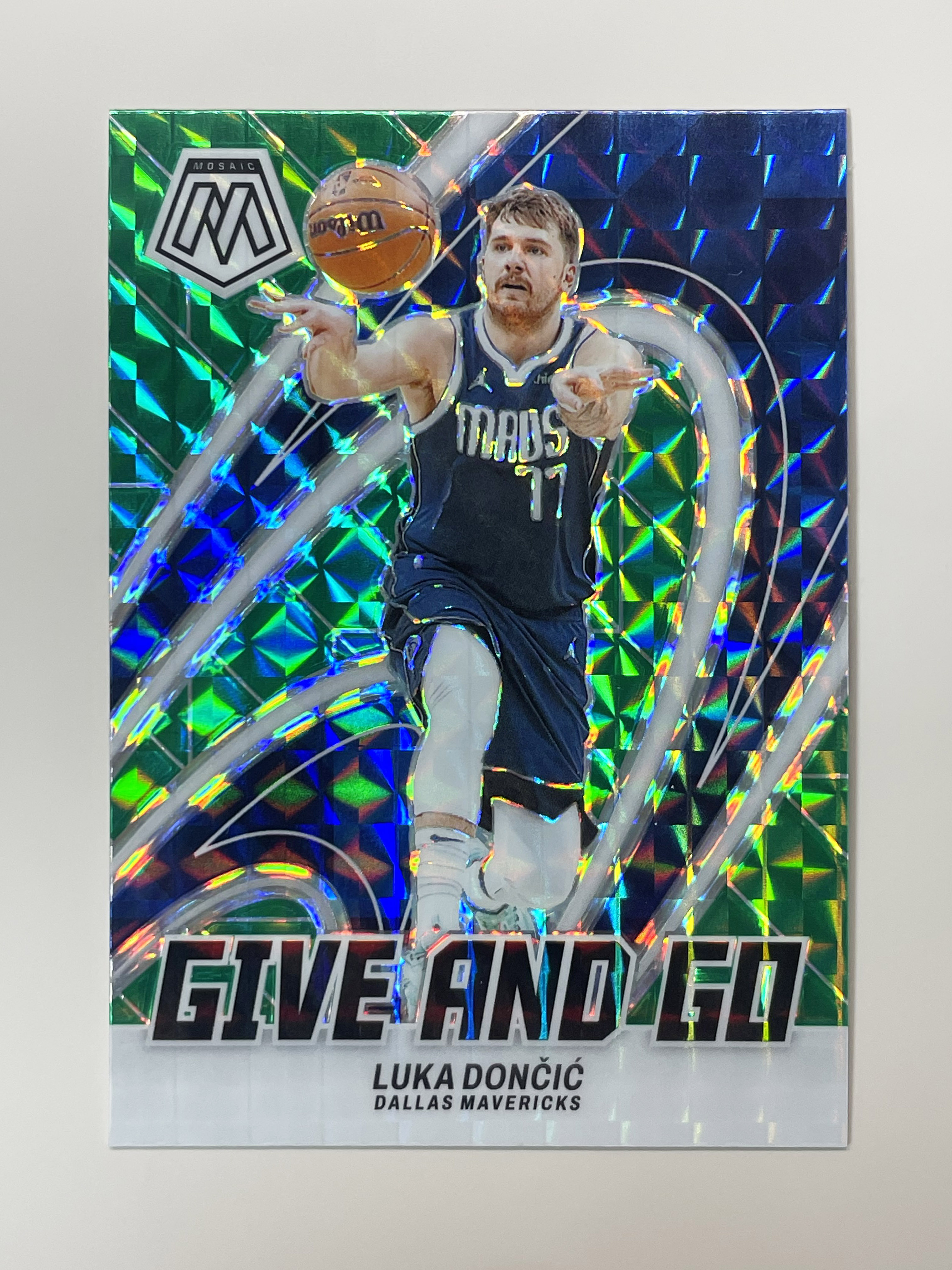 23-24 Mosaic Give & Go #11 Green Prizm 루카 돈치치