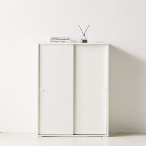 스칸디무드 커스트 다용도 슬림 틈새 높은 거실 슬라이딩 수납장 4단 800