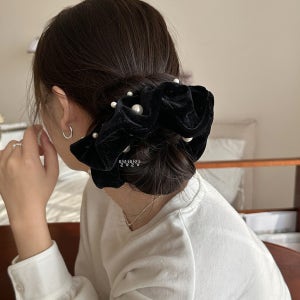진주 헤어슈슈 블랙 벨벳곱창 머리끈 빅스크런치