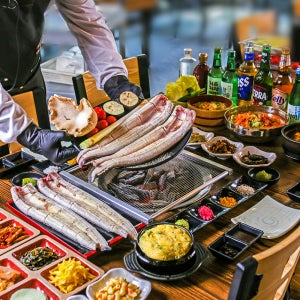 프리미엄 살아움직이는 장어를 손질한 장어구이