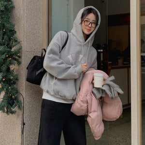 꾸안꾸 양기모 자수 레터링 오버핏 후드 티셔츠