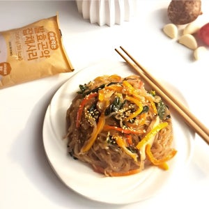 [No 불리고 삶고, 굳거나 쉬지않는 100g당 19.7kcal] 빼빼곤약 발효곤약잡채사리 200g x 30팩