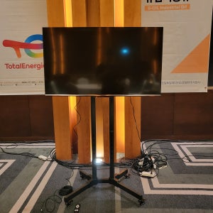 TV 렌탈 / 50인치 / 거치대 포함 / 배송 가능 O