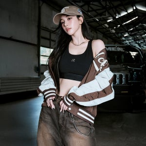 [MLB][카리나 착용] 여성 베이직 레터링 밴드포인트 크롭탑 NY (Black) 3FTKB0353