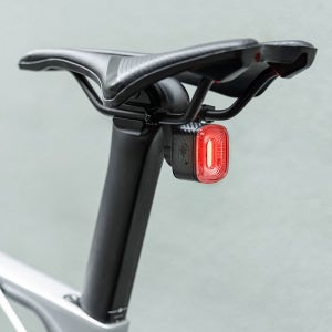 락브로스 자전거 후미등 충전식 브레이크 감속센서 Q4