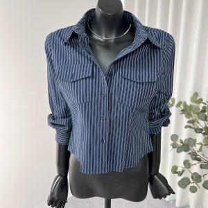 스트라이프 라인 포켓 숏 남방 크롭셔츠 25S