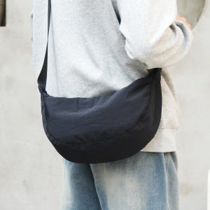 담솜온 담호 크로스백 여행용 미니 유럽여행 핸드폰 작은 여자 가벼운 가방 반달 슬링백 해외 크로와상백 바디백 damsomon
