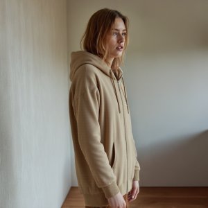 아가타 스코티 볼륨 자수 스탠다드 후드집업