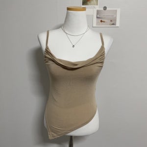 [퀄리티보장/세트가능/페미닌무드/4COLOR]옆셔링 사선 언발 끈 나시 티셔츠