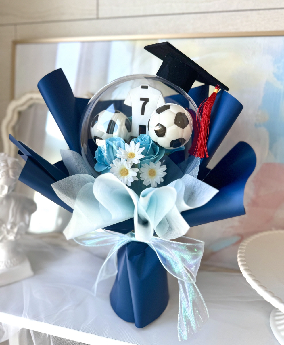 축구공아크릴꽃풍선 야구공 비누꽃다발 졸업꽃다발 학예회 발표회 졸업꽃풍선 유치원수료식