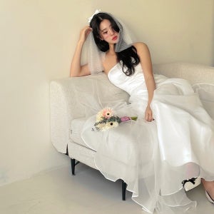 비치팜 파티 화이트 셀프 웨딩 스냅 셀레네 벨라인 드레스 (스카프 세트)