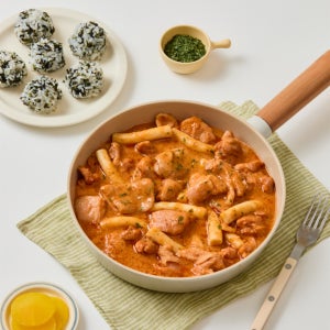 마녀의 야식 닭갈비 떡볶이 숯불 양념 닭떡볶이 로제크림, 720g, 1개