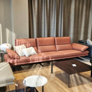 전시품 쉴리그 브로드웨이 다크로즈 4인 천연 가죽 소파