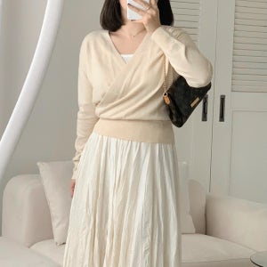 안느 캐시 울 여리핏 랩 브이넥 니트