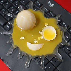 바닥에 떨어져 깨진 달걀 모형 17.2cm 깨진 계란 놀람 깜짝 페이크 소품