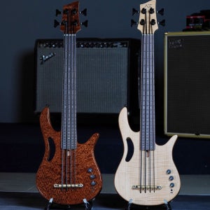 AKAMA 아카마 디지털픽업 미니베이스기타 충전식 OTG지원