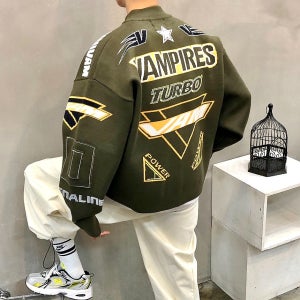 박스 소매 항공 포켓 낙서 레터링 배색 남자 겨울 니트 집업 점퍼