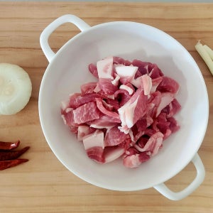 국내산 한돈 앞다리살 1kg 박피전지 구이용 수육용 보쌈용 제육용 찌개용 냉장 돼지고기