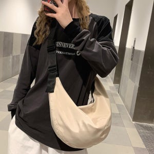 반달 모양 크로스백 남녀공용 가방 메신저백 학생가방 빅사이즈 슬링백 데일리 여성