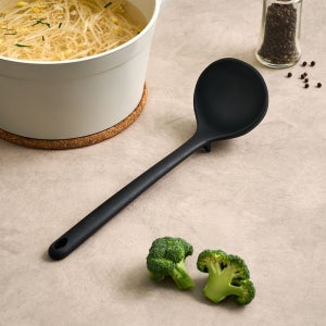 [모던하우스] 바닥에 닿지 않는 실리콘 국자 블랙