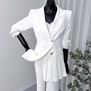 테일러카라 프릴주름 슬림핏 하프 봄정장자켓 25s