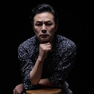 [예작] [김창옥 착용] 슬림핏 시어서커 프린트 셔츠 블랙 YJESUA591BK