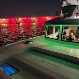 케이터링포함 2시간 1인요금 기업행사, 동창회,한강최대50명탑승 서울요트투어 DJ파티