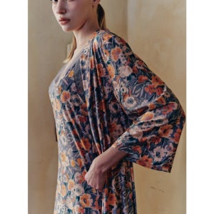 비너스 슬립 긴원피스 롱슬립 가운 우아한 제품 부드러운터치감 [OFS5235]