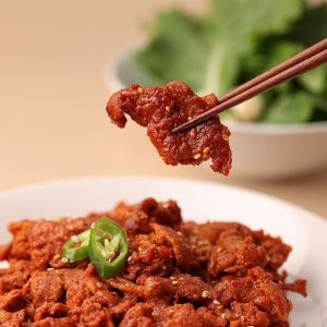 청춘불판 제육볶음 500g 고추장 매콤 돼지불고기 밀키트 두루치기 캠핑 혼술 간편식 안주