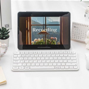 키크론 B1 휴대용 미니 키보드 블루투스 무소음 아이패드 키보드 쉘 화이트, 펜타그래프