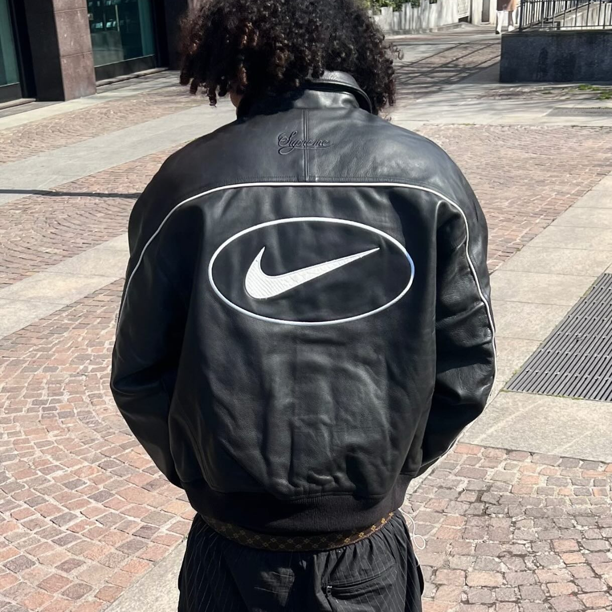 [アメリカシュプリーム] Supreme 朱菜 ナイキレザーバシティジャケットブラックNike Leather Varsity Jacket SS25