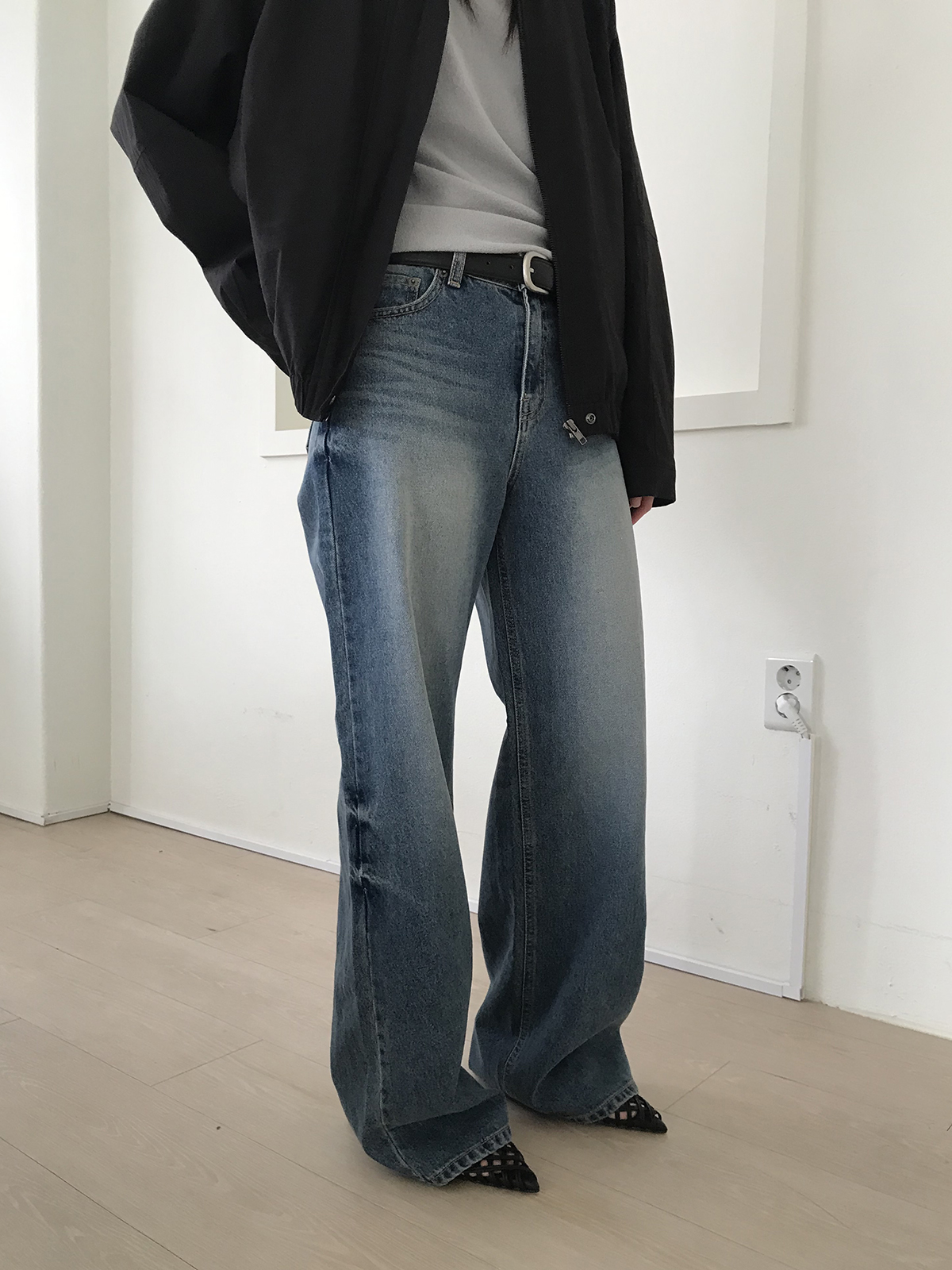 [미엔느] 86 semi bootcut denim / 세미 부츠컷 데님 (1col)