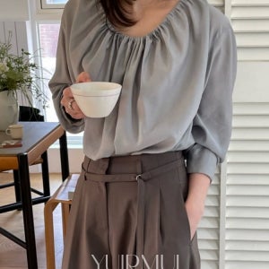 bronze 브론즈 웨이브 셔링 스트링 라운드 블라우스 2color