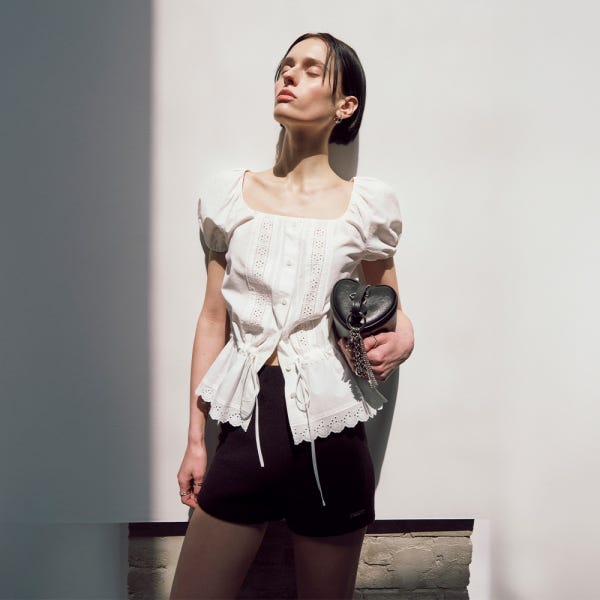 [레이브] Lace Square Neck Blouse in White VW5MB123-01