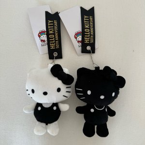 50주년 키티 블랙 앤 화이트 키링 무채색 심플 모던 헬로키티 가방꾸미기 백참