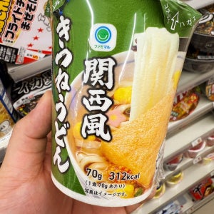 패밀리마트 간사이풍 키츠네우동 70g / 일본 편의점 유부우동 컵라면 / 일본 컵라면