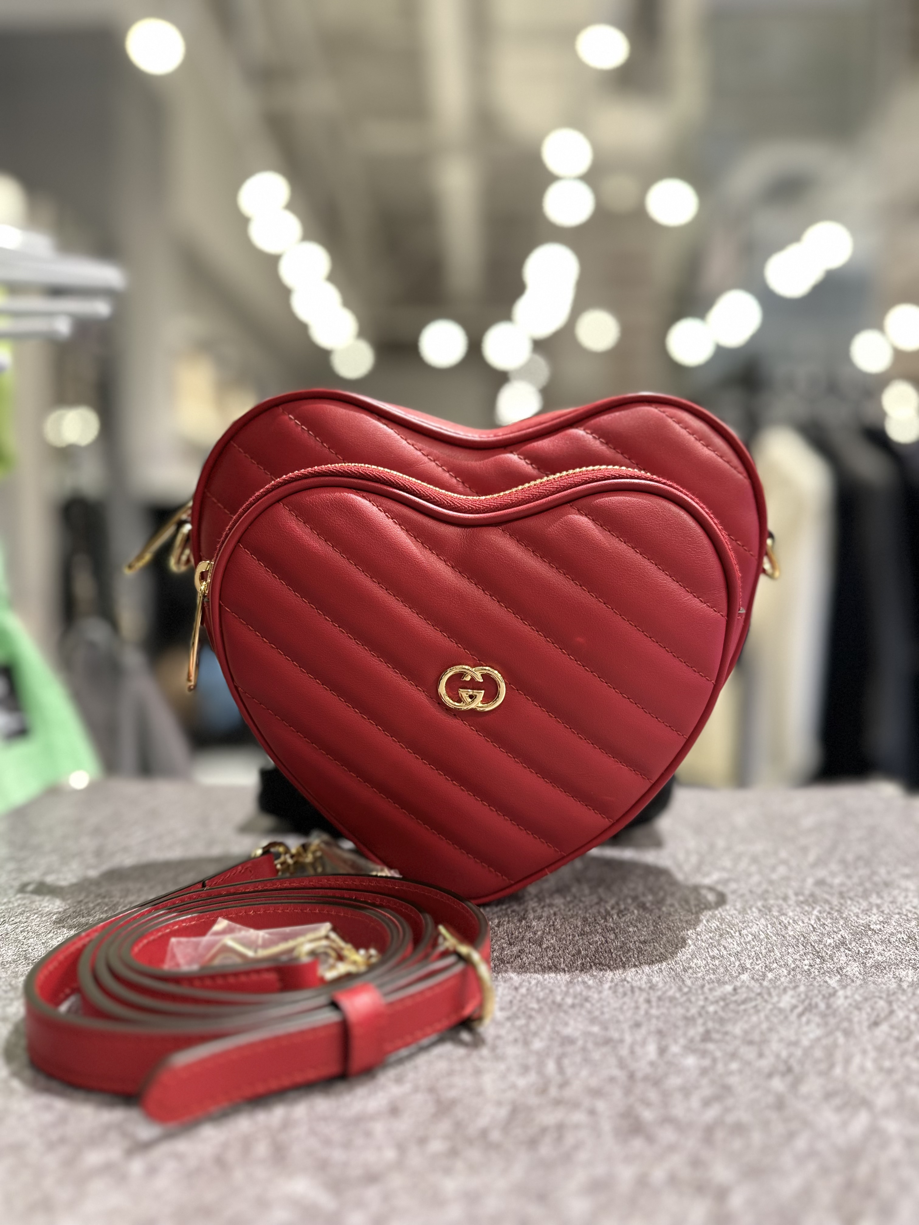 [GUCCI] 구찌 GG 인터로킹 미니 하트 숄더백 레드 751628 AACCL 6433