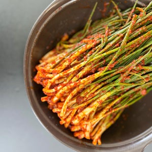 돌산댁 전라도 산지직송 매콤달콤 국내산 파김치 2kg, 1개