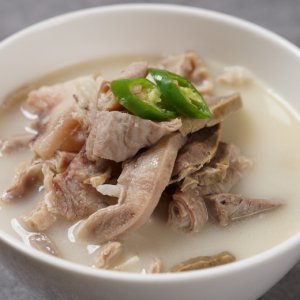 고기 듬뿍 돼지국밥 200g 고기량만 200g 물만 부으면 끝