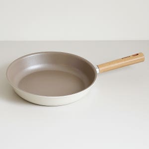 STOLTZ 슈톨츠 크림 쿡웨어 IH 프라이팬 28cm 원목손잡이 인덕션후라이팬