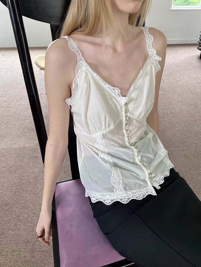 [collective]button lace sleeveless top / 버튼 레이스 슬리브리스 탑