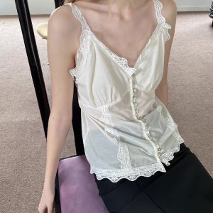 [collective]button lace sleeveless top / 버튼 레이스 슬리브리스 탑