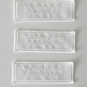 레이스 패브릭 라벨 / 뜨개작품에 달아줄 레이스 자수 면라벨 뜰안뜨개공방