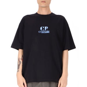 [CP컴퍼니] 25SS 30/1 저지 그래픽 로고 티셔츠(18CMTS143K-006586W)